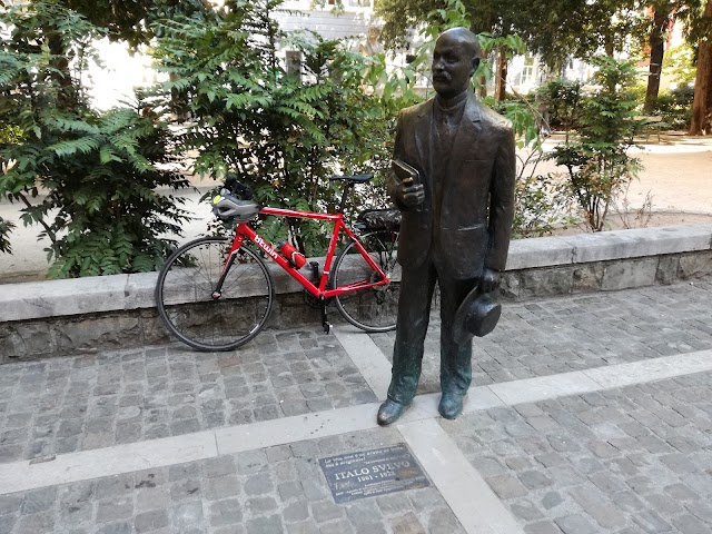 Statua di Italo Svevo