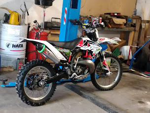 Photo n°3 de SD TIRES SARL PNEUS ET ENTRETIENT AUTO ET MOTOS à Casteljaloux (Garage automobile)