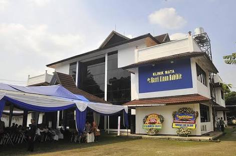 Klinik Mata Dr. Hasrie Ainun Habibie, Author: Kang Ojek