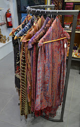 Photo n°19 de Couleurs du Monde à Athée (Magasin de vêtements pour femmes)