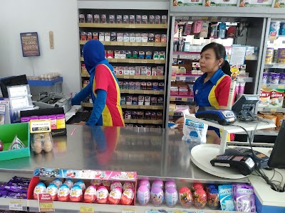 Photos of Indomaret Banyuanyar 2