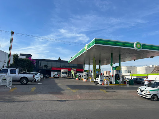 The gas station Moyote
