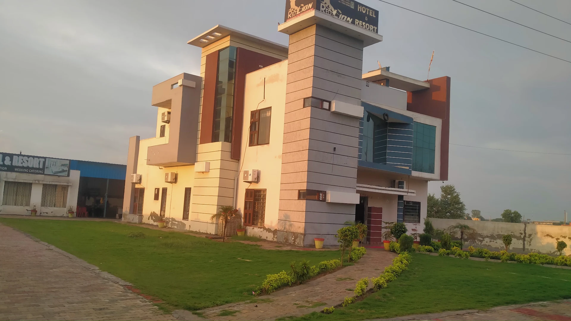 Red Lion Hotel and resort - Best hotel in Adampur, best resort , best restaurant