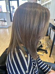 Photo n°12 de Salon Francesca - Coiffeur Porto Vecchio à Porto-Vecchio (Magasin de produits de beauté)