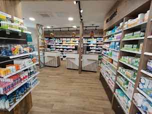 Photo n°6 de Pharmacie Serre Chevalier 1500 à Le Monêtier-les-Bains (Pharmacie)