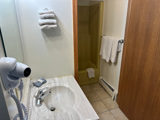 Coho Motel and Suites - Thumbnail