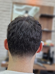 Photo n°29 de Le Pegador - Coiffeur-Barbier à Suresnes (Barbier)