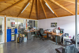 Photo n°2 de POLITECH à Saint-Avertin (Garage automobile)