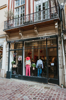 Jade & Lisa 3 Rue Beauvoisine, 76 Rue Saint Romain, 76000 Rouen, France