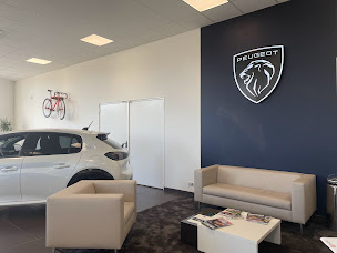 Photo n°6 de PEUGEOT - SARL CAP AUTOMOBILES à Lagord (Concessionnaire Peugeot)