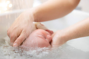Photo n°8 de Douceur de plume : Thalasso bain bébé ® | Massage femme enceinte | Ateliers parents-enfants à Villers-lès-Nancy (Centre de soins prénatals)