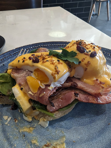 Whyte Cafe - Visual