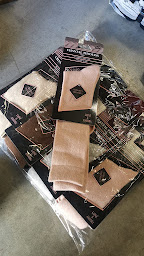 Photo n°29 de SAS Chez Jacky et Fille : Commerce de Vêtements - Chaussures - Linges de Maison - Jouets - Laine en Aveyron à Salles-Curan à Salles-Curan (Magasin de laine)