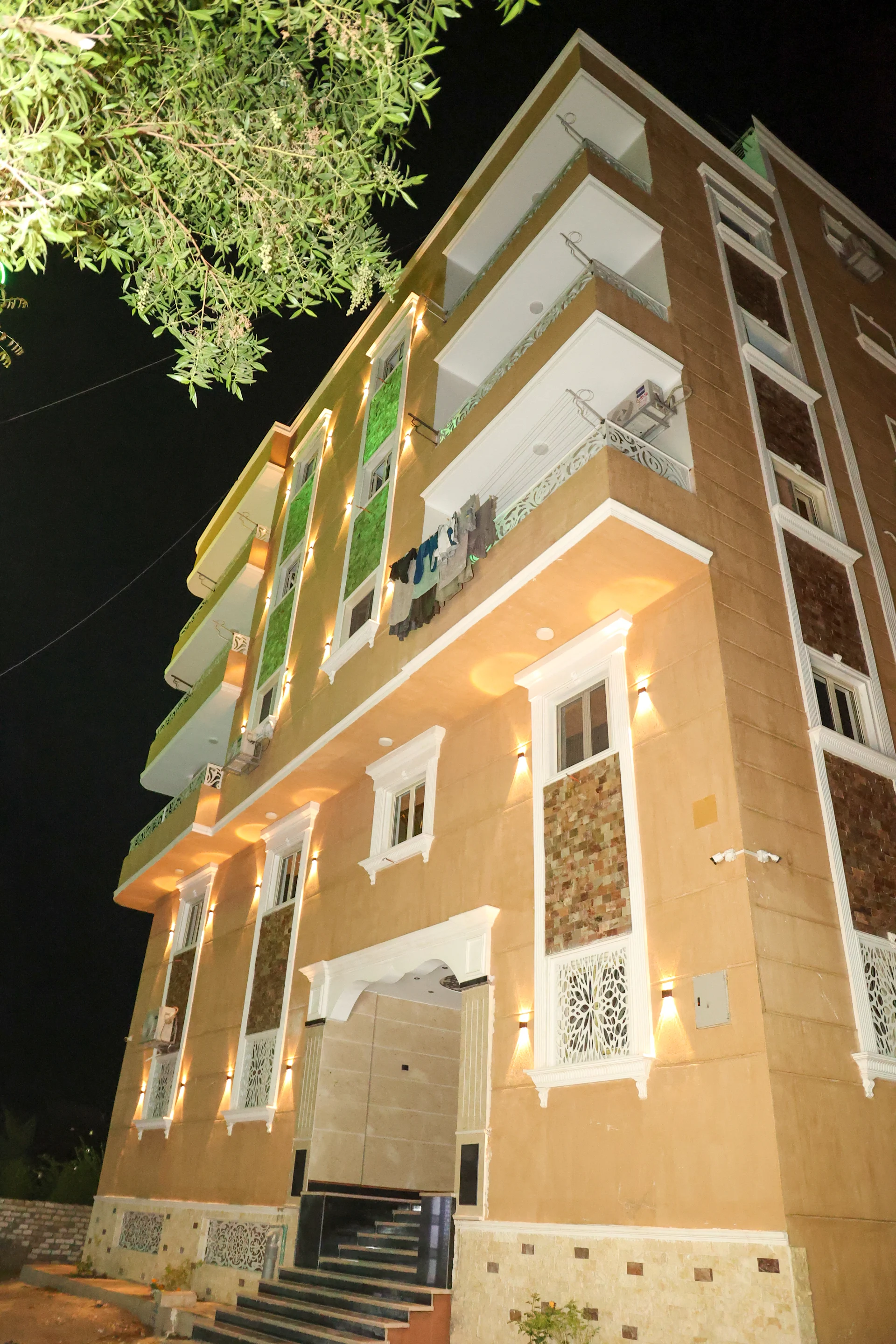 Signature House Luxor