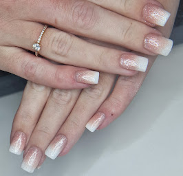 Photo n°2 de Bar a ongles Manuela à Villeneuve-Loubet (Institut de beauté)