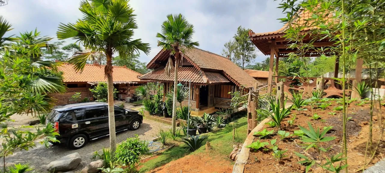 HOMESTAY OMAH ADEM