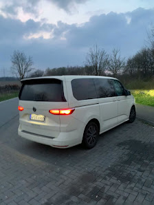 Bild: taxi-zentrale.com jetzt anrufen Göppingen Videos