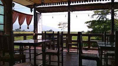 Photos of Shwe Pauk Pin Inn