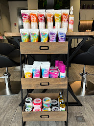 Photo n°12 de FORMES & COULEURS - Coiffure au Naturel LaRoche-sur-Yon à La Roche-sur-Yon (Salon de coiffure)