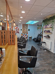 Photo n°5 de ACO Artisan Coiffeur Styliste Ongulaire à La Tessoualle (Salon de manucure)