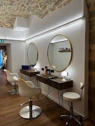 Photo n°1 de Chrisalia salon de coiffure à Figeac (Salon de coiffure)