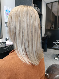 Photo n°12 de Les ciseaux de Sabrina à Le Molay-Littry (Salon de coiffure)