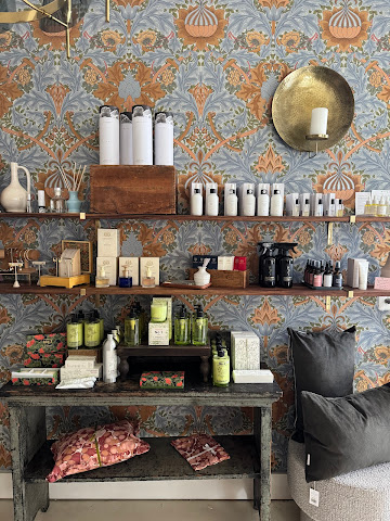 Hops Petunia Floral by null