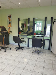 Photo n°5 de Sylvia Coiffure à Les Ulmes (Salon de coiffure)