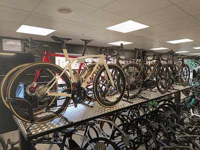 Team Galli Bike by Germignaga Sport - Negozio di biciclette e accessori - Officina e noleggio Piazza XX Settembre, 37, 21010 Germignaga VA, Italia