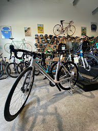 Photo n°11 de Pyrénées Cycles à Oloron-Sainte-Marie (Service de location d'équipements sportifs)