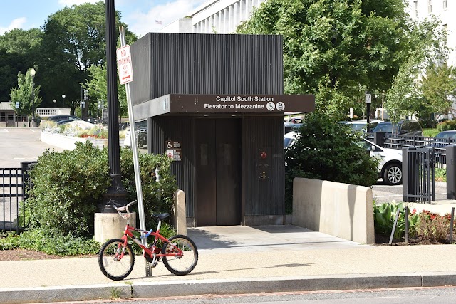 Capitol South Metro Station