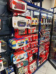 Photo n°7 de Maxxi Games Kremlin Bicêtre - Réparation Console/Téléphone à Le Kremlin-Bicêtre (Atelier de réparation de téléphones mobiles)