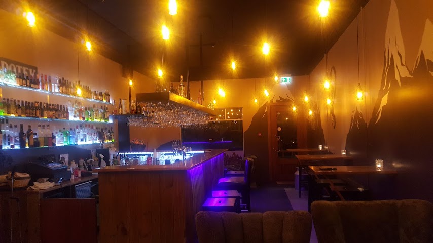 Grand-Inn Bar and Bed by null