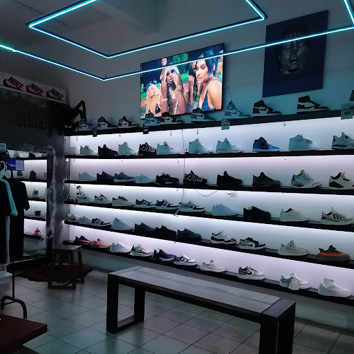 SNKRS WORLD - Visual