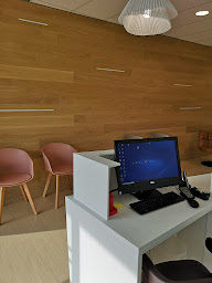 Photo n°2 de Dr Michaël Lumbroso - Implantologie dentaire à Bans (Parodontiste spécialiste des implants dentaires)