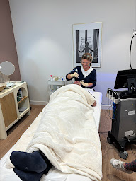 Photo n°5 de Dr DARBET ANDRIEU-Dermatologue - Médical, chirurgie, Esthétique, lasers, injections, cryolipolyse, chirurgie cancérologie à Mont-Saint-Aignan (Clinique dermatologique)