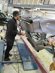 Photo n°4 de CARROSSERIE LGC ANGLET (GPA) à Anglet (Mécanicien de carrosserie automobile)