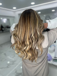 Photo n°4 de SENSATION GLAM COIFFURE à Les Pavillons-sous-Bois (Salon de coiffure)