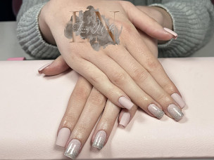 Photo n°2 de Lorane Nails à Reims (Salon de manucure)