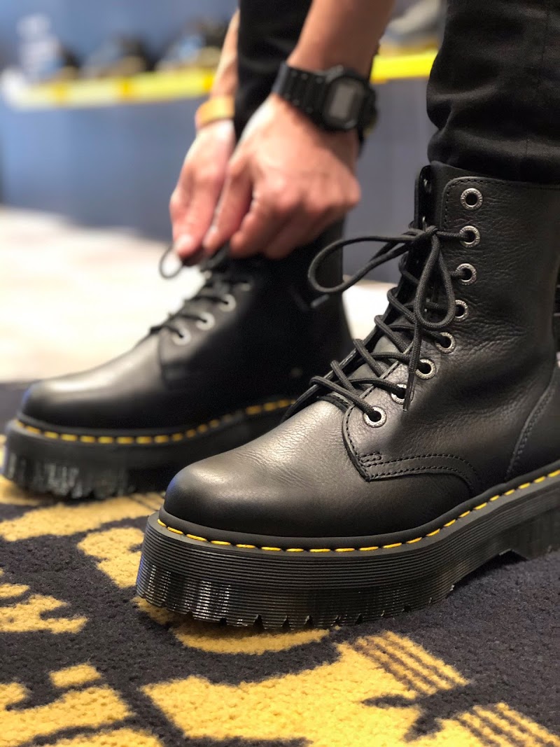 ドクターマーチン 心斎橋ヨーロッパ通り店 / Dr. Martens Shinsaibashi Europe Street