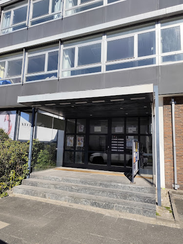 Empire Pole - Akrobatikschule für Körperkunst und Fitness