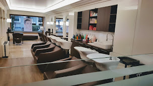 Photo n°12 de Yves St Gilles coiffure institut de beauté à Cannes (Salon de coiffure)