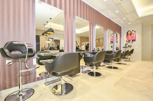 Photo n°9 de Le Salon Roche à Neuville-aux-Bois (Salon de coiffure)