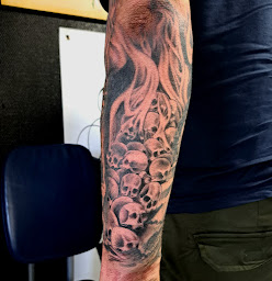 Photo n°3 de Two Aces Tattoo à Strasbourg (Salon de tatouage et piercing)