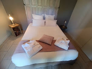 Photo n°2 de Les Ricochets 46 - Jacuzzi Piscine Massages à Saint-Denis-lès-Martel (Hôtel bien-être)