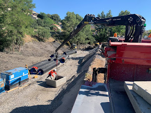 Photo n°7 de POULLILIAN Travaux-Publics à Saint-Martin-de-Queyrières (Service de transport)