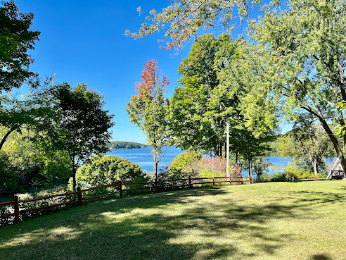 Sunset Bluff Resort by null