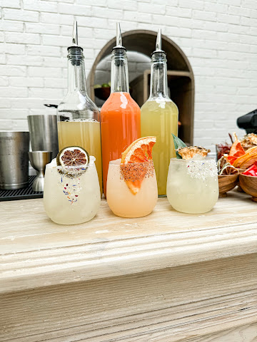 Cocktail & Key by null