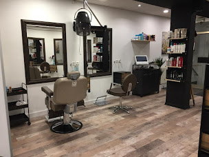 Photo n°22 de Oze Coiffure à Genlis (Salon de coiffure)