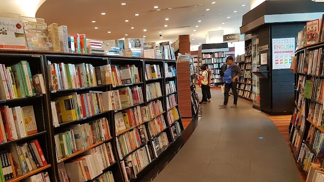 Books Kinokuniya